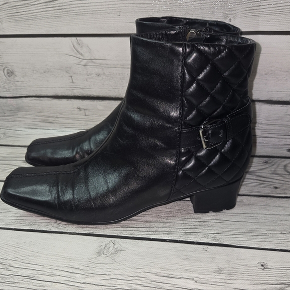 Sesto Meucci Shoes - Sesto Meucci Black Leather Quilted Ankle Boots Women’s 8 Low Heel